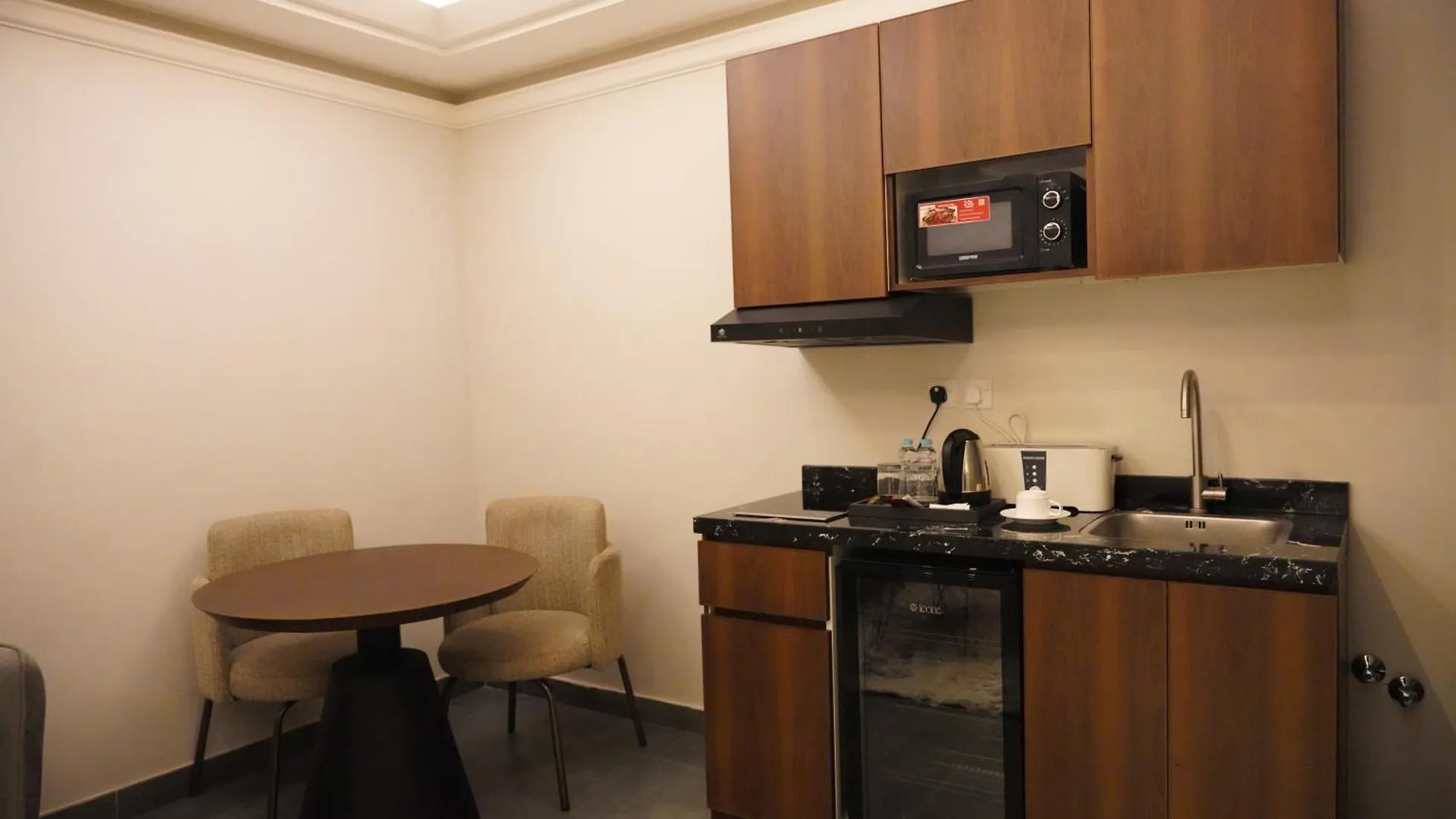 الرياض فندق مومنتس ليفنج - Moments living hotel 3*,  المملكة العربية السعودية