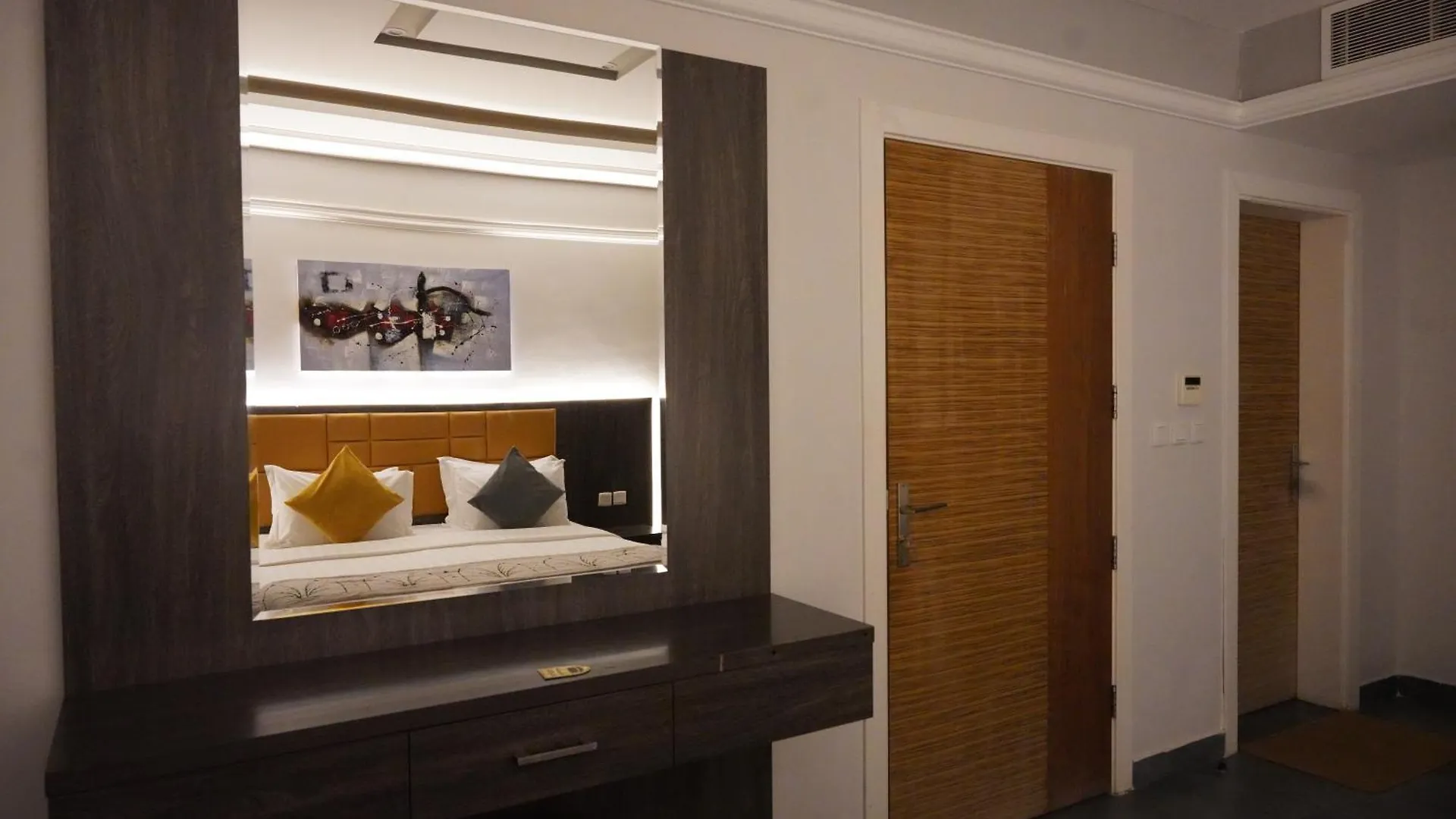 الرياض فندق مومنتس ليفنج - Moments living hotel